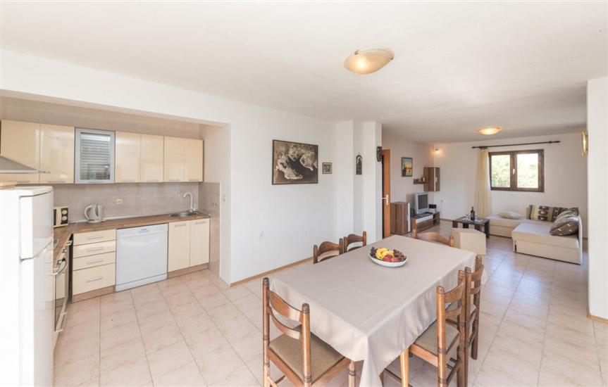 House K1, for 12 persons