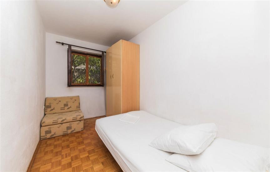 House K1, for 12 persons