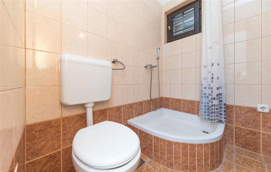 House K1, for 12 persons