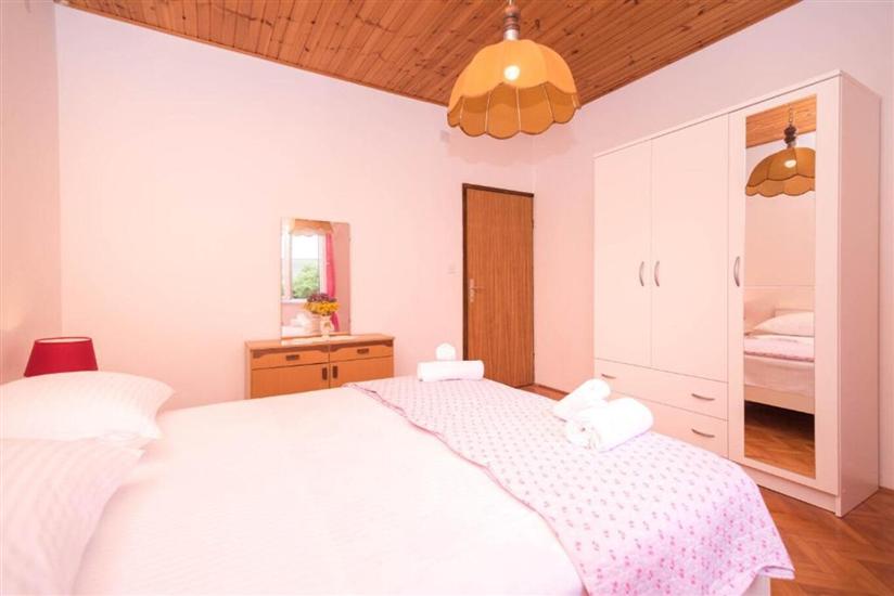 Apartment A4, for 5 persons