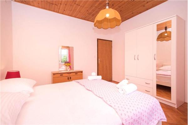 Apartment A4, for 5 persons