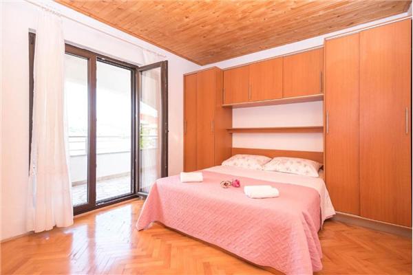 Apartment A5, for 5 persons