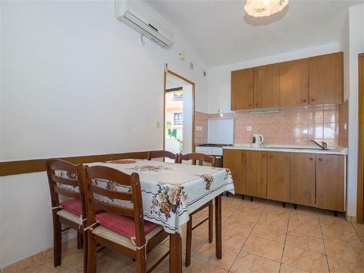 Apartment A2, for 5 persons