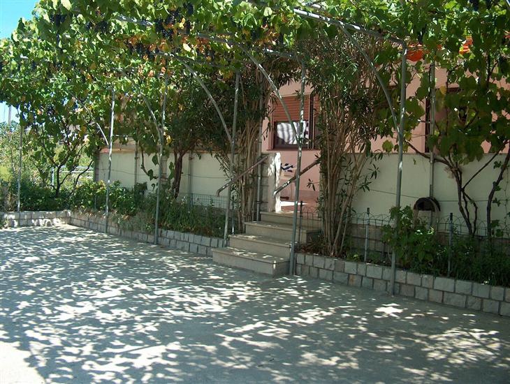 Apartments Ruža (obitelj Čerkez)