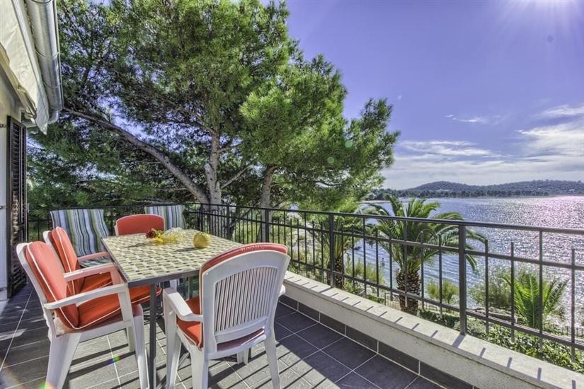 Apartment A2, for 6 persons