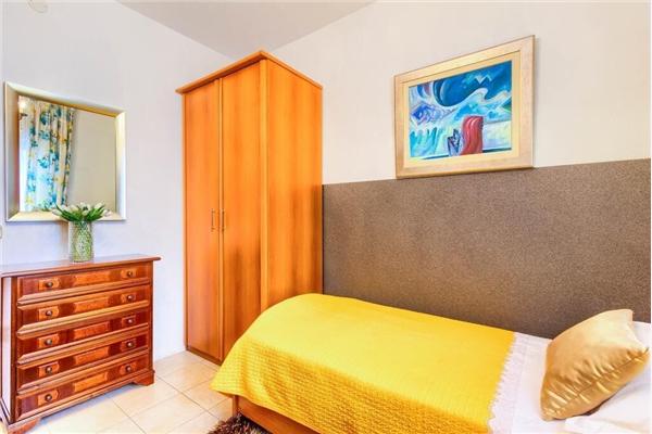 Apartment A1, for 6 persons