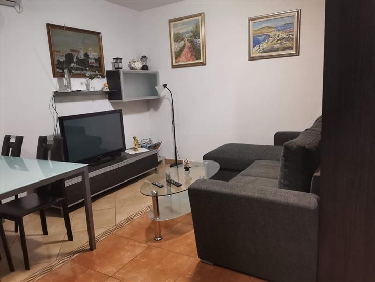 House K1, for 12 persons