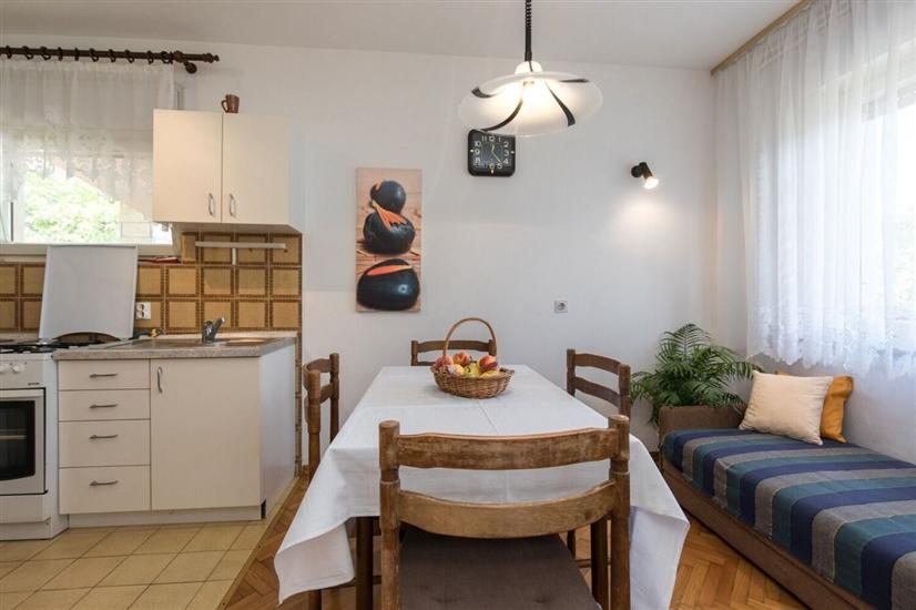 Apartment A1, for 5 persons