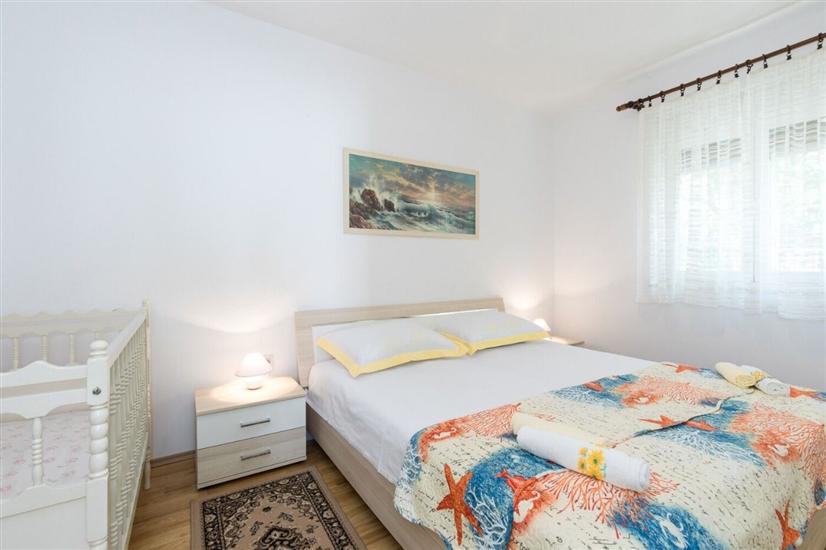 Apartment A1, for 5 persons