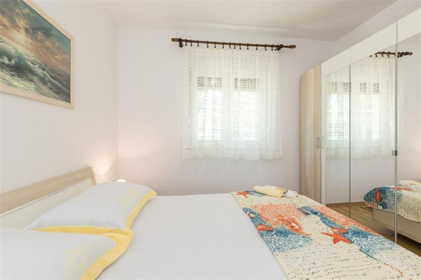 Apartment A1, for 5 persons