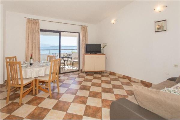 Apartment A1, for 5 persons