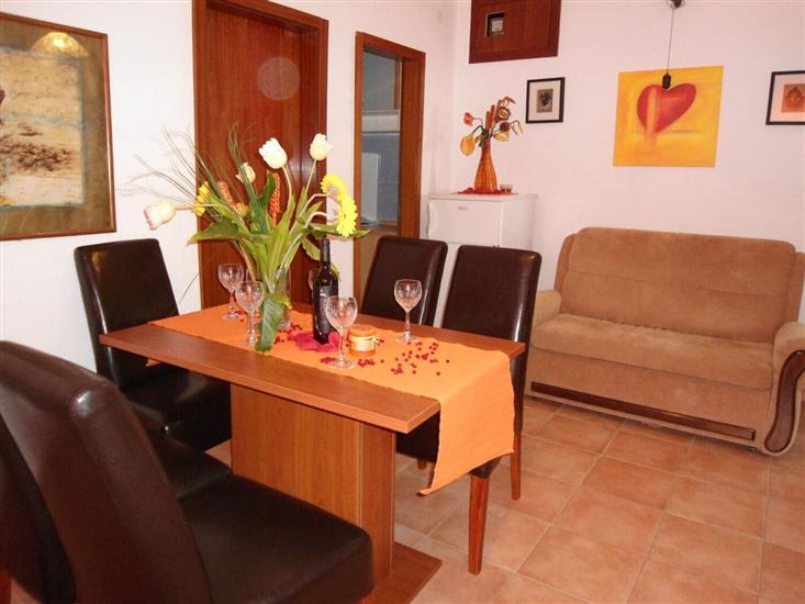 Apartment A1, for 5 persons