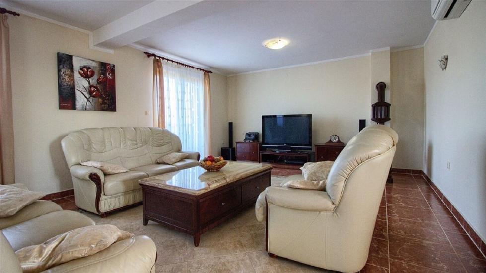 House K1, for 10 persons