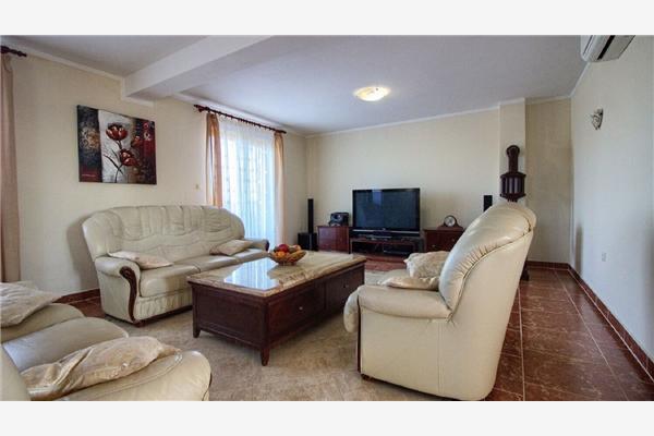 House K1, for 10 persons