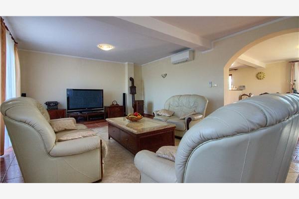 House K1, for 10 persons