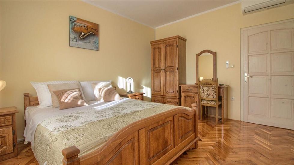 House K1, for 10 persons