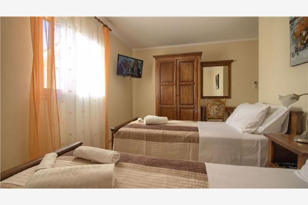 House K1, for 10 persons