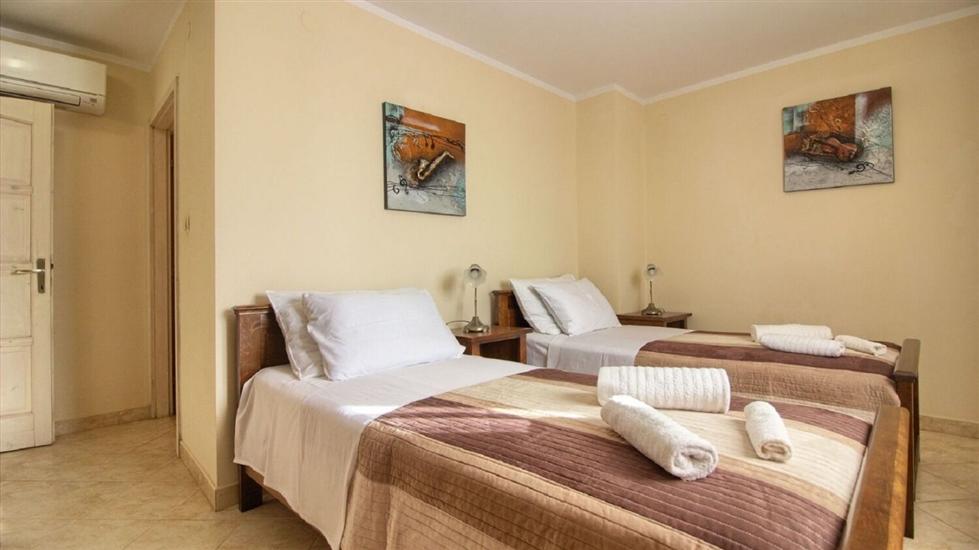 House K1, for 10 persons