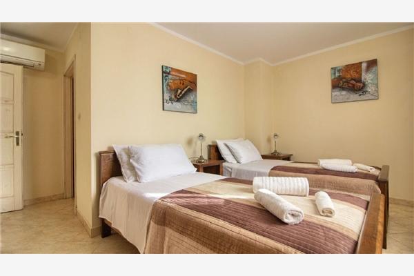 House K1, for 10 persons