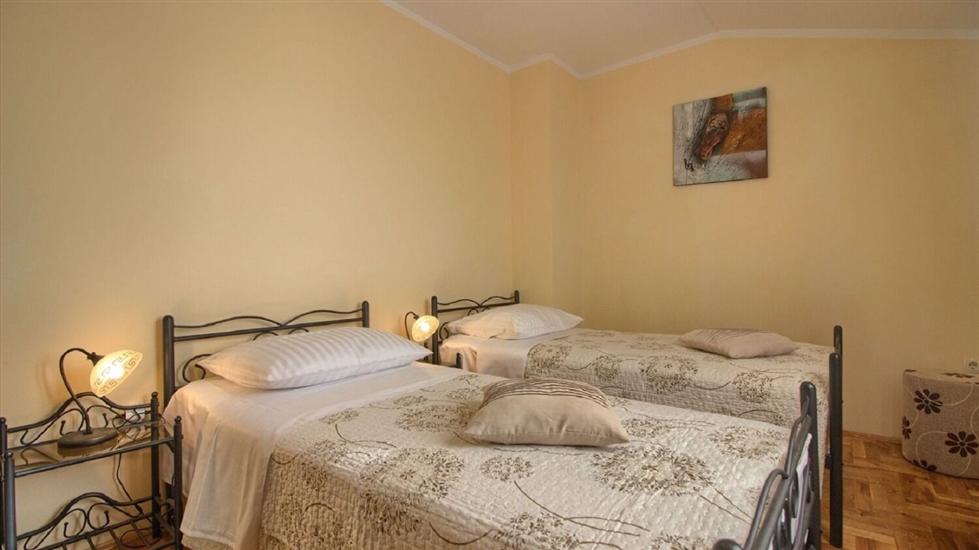 House K1, for 10 persons