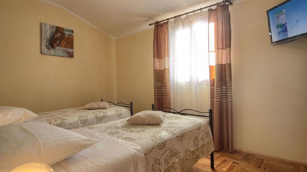 House K1, for 10 persons