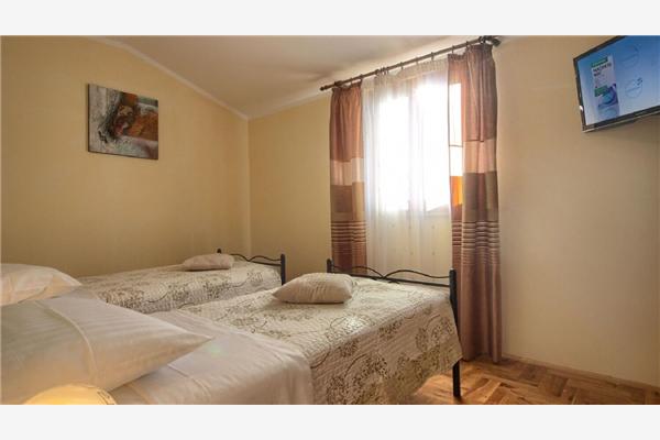 House K1, for 10 persons