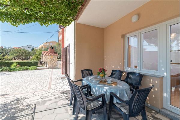 Apartment A1, for 5 persons