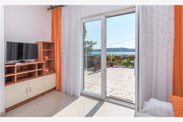 Apartment A1, for 5 persons