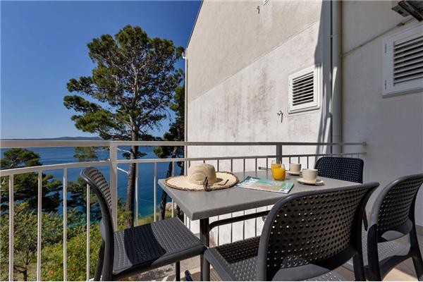 Apartment A8, for 6 persons