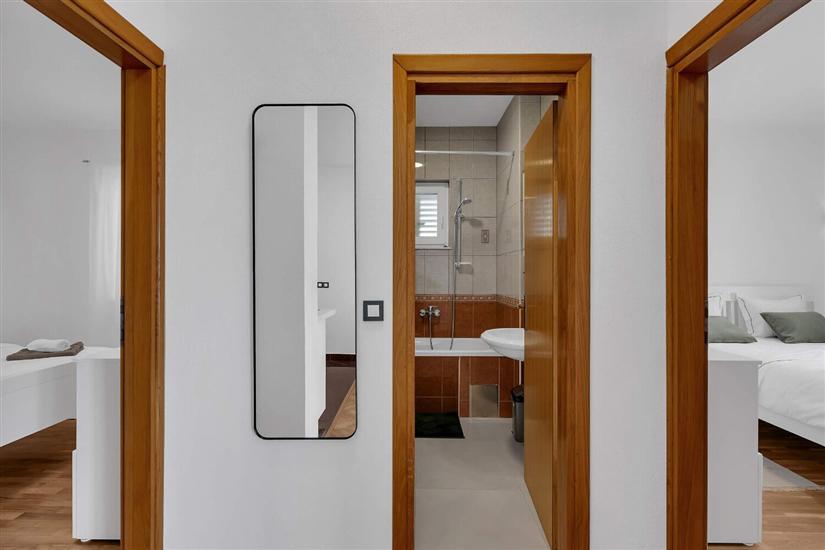 Apartment A8, for 6 persons