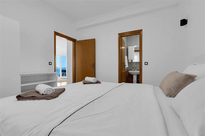 Apartment A8, for 6 persons