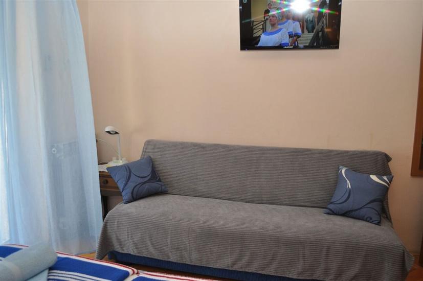 Room S7, for 3 persons