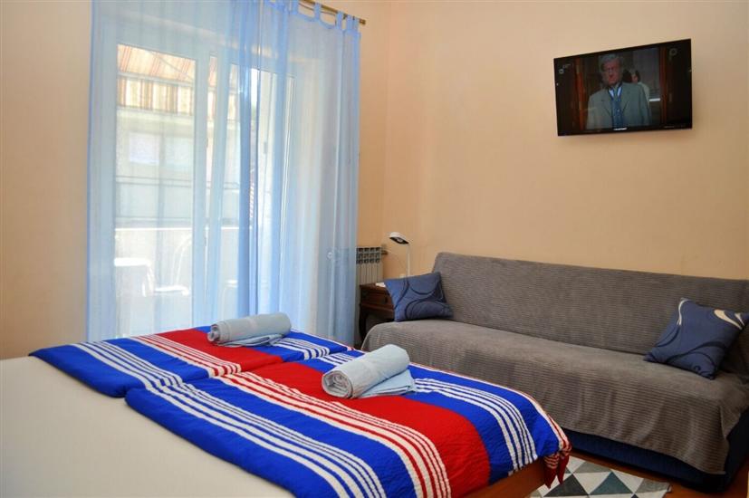 Room S7, for 3 persons