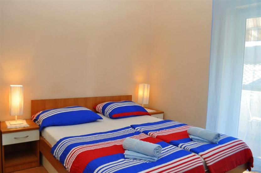 Room S7, for 3 persons