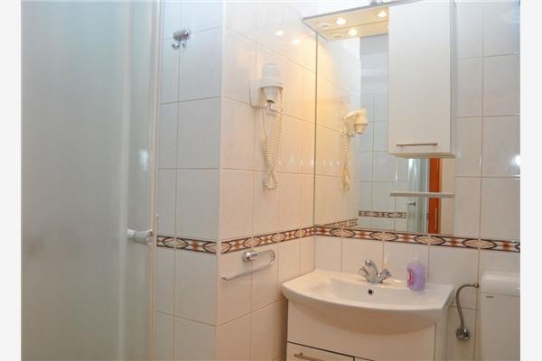 Room S7, for 3 persons