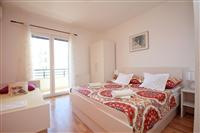 Room S1, for 3 persons