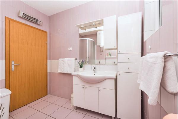 Apartment A4, for 5 persons
