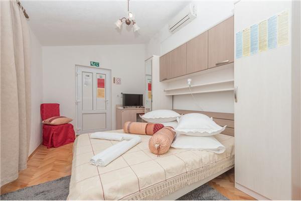 Room S4, for 2 persons