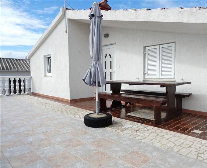 Apartment A6, for 6 persons