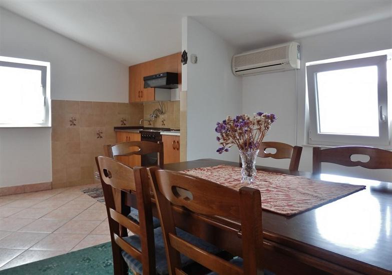 Apartment A6, for 6 persons