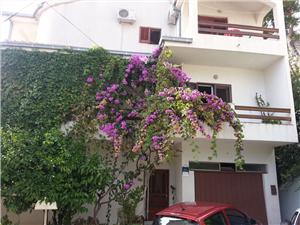 Apartment Zvone Sumpetar (Omis), Size 38.00 m2, Airline distance to the sea 50 m, Airline distance to town centre 50 m