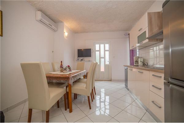 Apartment A3, for 5 persons