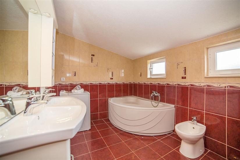 Apartment A4, for 7 persons