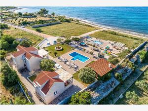 House Ivan Supetar - island Brac, Airline distance to the sea 10 m