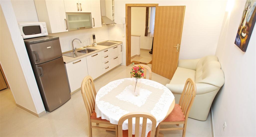 Apartment A2, for 3 persons