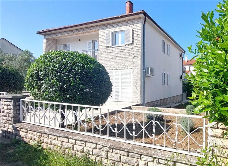 Apartmaj Korni