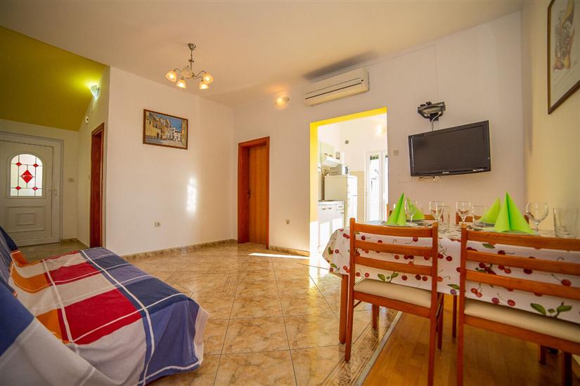 Apartment A1, for 5 persons