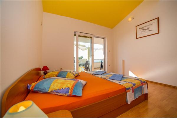 Apartment A1, for 5 persons