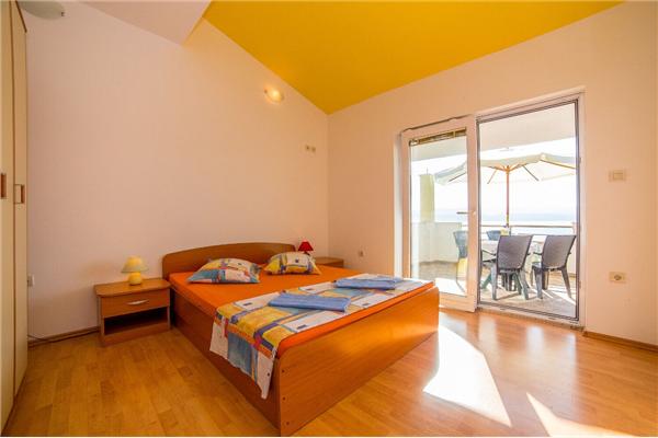 Apartment A1, for 5 persons