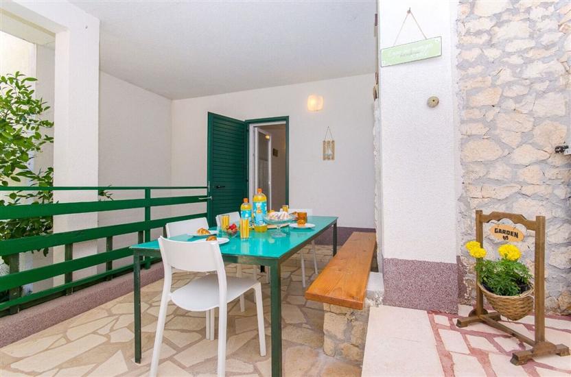 Apartment A1, for 5 persons